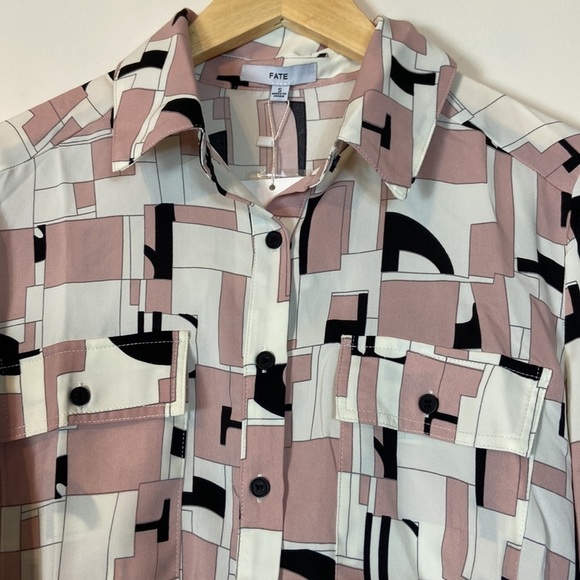 𝅺geo print 2- pocket button down - Picture 7 of 9